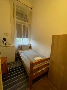 Posteľ alebo postele v izbe v ubytovaní Wesselényi Rooms near Gozsdu Udvar
