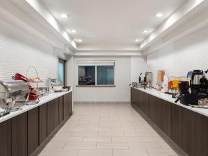 Kitchen o kitchenette sa La Quinta by Wyndham Pocatello