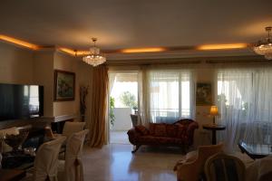 Μια τηλεόραση ή/και κέντρο ψυχαγωγίας στο Calm Luxury Flat