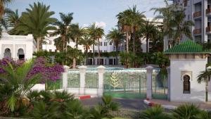 uma cerca branca em frente a um edifício com palmeiras em Four Seasons Hotel Rabat at Kasr Al Bahr em Rabat