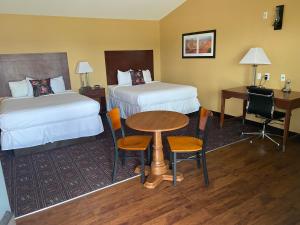 Postel nebo postele na pokoji v ubytování Southern Inns And Suites now offering RV Spaces for rent
