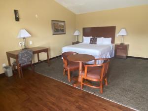 Postel nebo postele na pokoji v ubytování Southern Inns And Suites now offering RV Spaces for rent