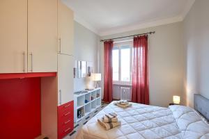 a bedroom with a large bed and a window at Esclusivo 100MQ Vista Mole in Turin