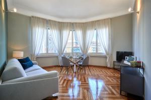 a living room with a couch and a table at Esclusivo 100MQ Vista Mole in Turin