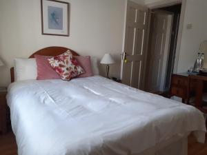 Ένα ή περισσότερα κρεβάτια σε δωμάτιο στο Conways B&B