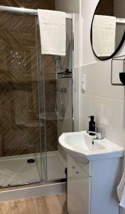 a bathroom with a shower and a sink at Apartamenty Leszka 2, self check in 24h in Poznań