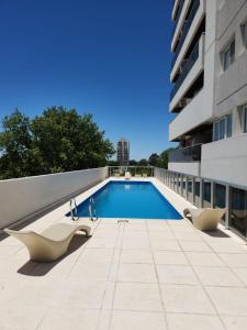 Bazén v ubytování TORRE MAFALDA 15 Departamento nuevo con Pileta nebo v jeho okolí
