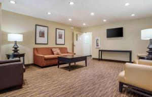 a living room with a couch and a tv at Extended Stay America Suites - Birmingham - Wildwood in Birmingham