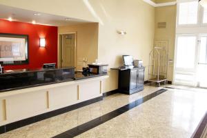 a waiting room with a counter with a microwave at Extended Stay America Suites - Portland - Hillsboro in Hillsboro