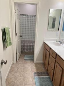 Φωτογραφία από το άλμπουμ του Minimum Three months rental Stunning Lake home close to Bart, Marina, Boating σε Oakley +16 φωτογραφίες