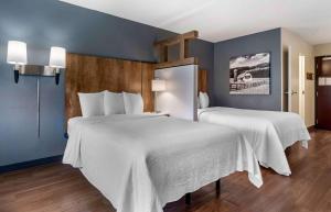 two beds in a hotel room with blue walls at Extended Stay America Premier Suites - Seattle - Bellevue - Downtown in Bellevue +65 photos