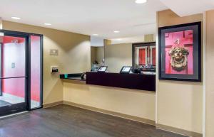 a lobby with a cash counter with a dog on the wall at Extended Stay America Suites - Seattle - Everett - North in Everett