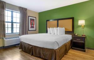 Postel nebo postele na pokoji v ubytování Extended Stay America Suites - Seattle - Everett - North + 37 fotografií