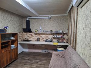 Kuchyň nebo kuchyňský kout v ubytování GUEST HAUSE & HOSTEL 15a + 37 fotografií