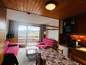Kuchyň nebo kuchyňský kout v ubytování Les Saisies - Studio+Cabine pour 5 pers, balcon, superbe vue, casier à skis - FR-1-293-136