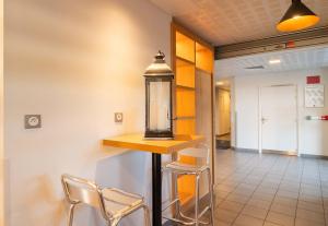 Kuchyň nebo kuchyňský kout v ubytování B&B HOTEL Limoges Centre Gare