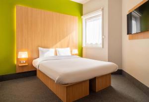 Postel nebo postele na pokoji v ubytování B&B HOTEL Limoges Centre Gare