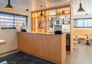 Lounge nebo bar v ubytování B&B HOTEL Limoges Centre Gare
