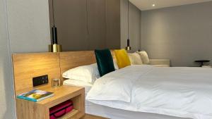 Postel nebo postele na pokoji v ubytování Lanshan Moon Resort