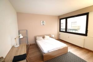 Un pat sau paturi într-o cameră la Appartement T5 - Cluses Centre-ville