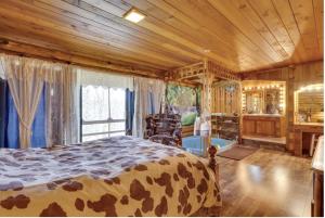 Gambar di galeri bagi Sunshine Pines - Mountain Retreat Oasis home di Long Lake