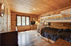 Palanda nebo palandy na pokoji v ubytování Sunshine Pines - Mountain Retreat Oasis home