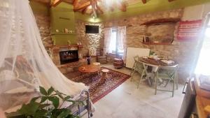 a living room with a table and a wedding veil at Meteora AURA HOMES in Ávra