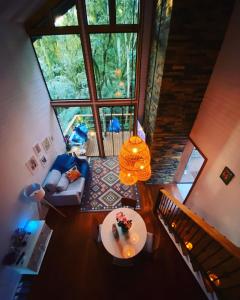 an overhead view of a living room with a large window at Cabana Gato do Mato in São Francisco de Paula