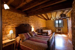 Postel nebo postele na pokoji v ubytování La Morada del Cid Burgos