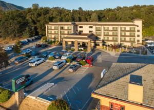Nespecifikovaný výhled na hory nebo výhled na hory při pohledu z hotelu