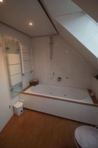 a large bathroom with a tub and a shower at Ferienwohnung-Bordesholm / Inh. Fam. Gabriel in Bordesholm