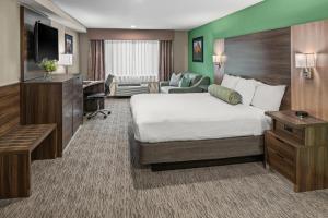 a hotel room with a bed and a desk at Yosemite Southgate Hotel & Suites in Oakhurst