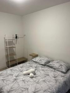 Postel nebo postele na pokoji v ubytování Gîte la perle rose 50 m²