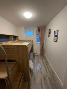 Postel nebo postele na pokoji v ubytování Gîte la perle rose 50 m²