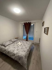 Postel nebo postele na pokoji v ubytování Gîte la perle rose 50 m²