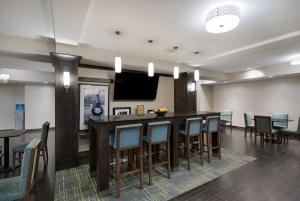 TV a/nebo společenská místnost v ubytování Hampton Inn Marshall