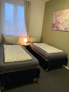 En eller flere senge i et værelse på Rising Berlin