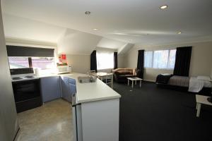 Kuchyň nebo kuchyňský kout v ubytování Champers Motor Inn + 10 fotografií