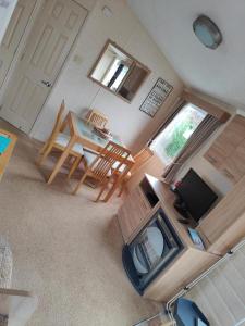 an overhead view of a living room with a table and a television at H9 Fairway Holiday Park Sandown in Sandown