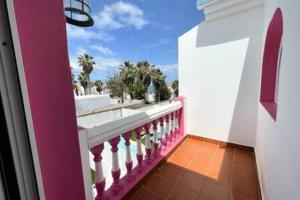 Balkón alebo terasa v ubytovaní Corralejo Beachside Villa Éter with Private Pool, BBQ & Fast Wifi