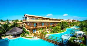 - une vue aérienne sur un complexe avec une piscine dans l'établissement Apartamento 320 Praia Bonita Resort, à Nísia Floresta