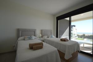 Ένα ή περισσότερα κρεβάτια σε δωμάτιο στο Ocean Home EXCELLENT & SOLMARES +86 φωτογραφίες