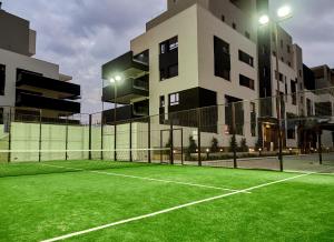 Εγκαταστάσεις για τένις ή/και σκουός στο Ocean Home EXCELLENT & SOLMARES ή εκεί κοντά