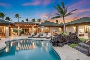 Piscina di Hale Mele Polynesian Pod Style Home with private Pool, Hot Tub, E-bikes and Golf Cart o nelle vicinanze