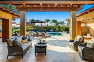 Piscina di Hale Mele Polynesian Pod Style Home with private Pool, Hot Tub, E-bikes and Golf Cart o nelle vicinanze