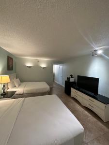 Tahitian Inn Boutique Hotel Tampa房間的床