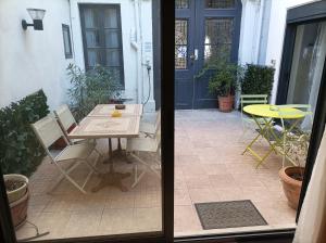 Patio alebo iná vonkajšia časť ubytovania "Côté Cour"-Meublé de Tourisme 3 étoiles -Résidence "Les Logis de Béziers"-Garage optionnel-Cœur de ville-Plages à 16km !