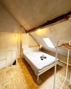 a bedroom with a bed in a attic at GiGi Home's in Antwerp