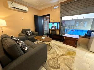 a living room with a couch and a swimming pool at منتجع شاطئ العرب الرايس in Rayyis
