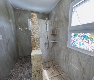 Koupelna v ubytování Villa #2 Luxury 3 Bedroom, 3 Bath at Casablanca